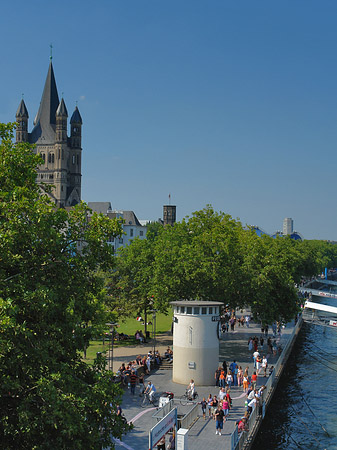 Pegel Köln und die Spitze von St Martin Fotos