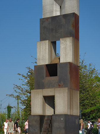 Foto Statue auf dem Heinrich-Böll-Platz - Köln