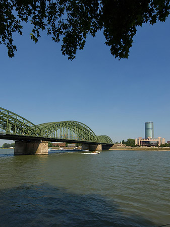 Foto Hohenzollernbrücke reicht ans Kennedyufer