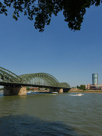 Foto Hohenzollernbrücke reicht ans Kennedyufer