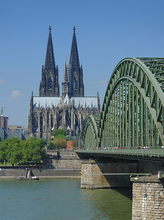 Hohenzollernbrücke am Kölner Dom Fotos