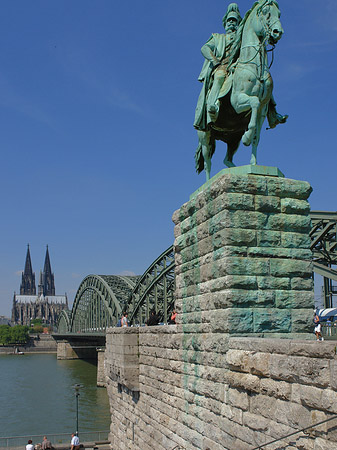 Fotos Reiterstatue vor dem Kölner Dom | Köln