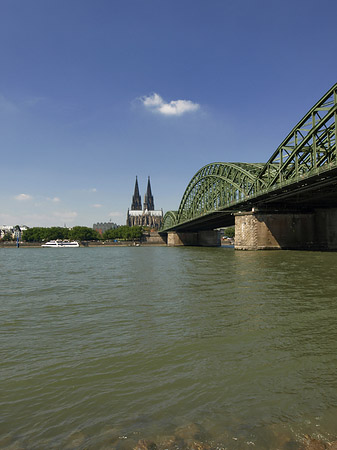 Fotos Schiff unter der Hohenzollernbrücke | Köln