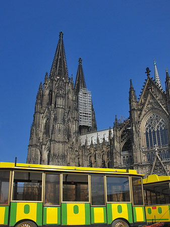 Bimmelbahn fährt zum Kölner Dom Fotos