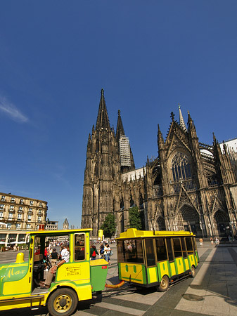 Foto Bimmelbahn fährt zum Kölner Dom - Köln