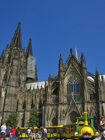 Foto Bimmelbahn fährt zum Kölner Dom