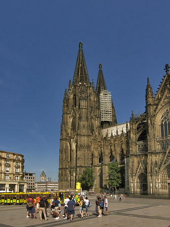 Foto Bimmelbahn fährt zum Kölner Dom - Köln