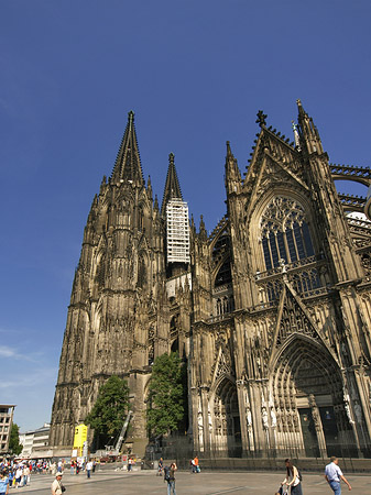 Kölner Dom mit Domhotel Fotos