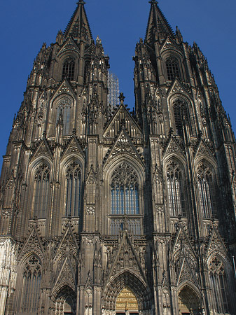 Fotos Touristen tummeln sich vor Kölner Dom