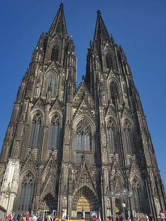 Menschen beim Kölner Dom Fotos