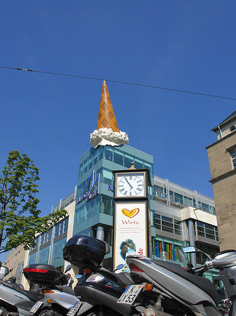 Foto Neumarkt Galerie mit Mopeds