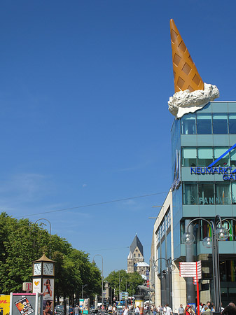 Neumarkt Galerie mit St Aposteln Foto 