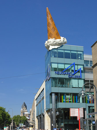 Neumarkt Galerie mit Straße Foto 