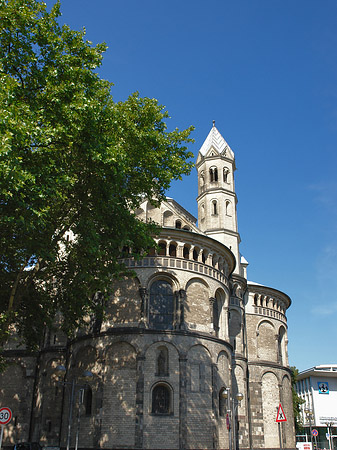 Foto Seitentürme und Westturm der St Aposteln