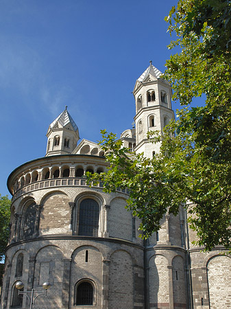 Foto Seitentürme und Westturm der St Aposteln