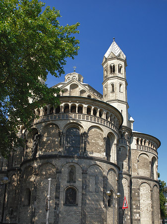 Foto Seitentürme und Westturm der St Aposteln - Köln