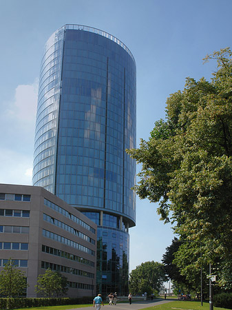 Foto Triangelturm hinter Baum