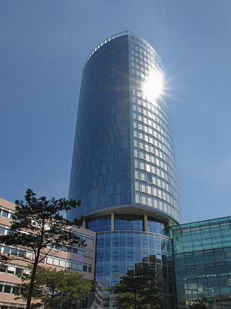 Fotos Triangelturm hinter Häusern | Köln