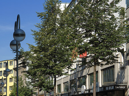 Laeden auf der Breiten Straße Fotos