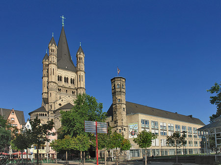 Fotos Schild vor Groß St.Martin | Köln