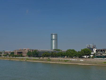 Fotos Hohenzollernbrücke führt zum Kennedyufer