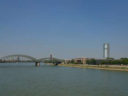 Fotos Hohenzollernbrücke reicht ans Kennedyufer