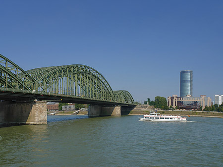 Foto Hohenzollernbrücke reicht ans Kennedyufer