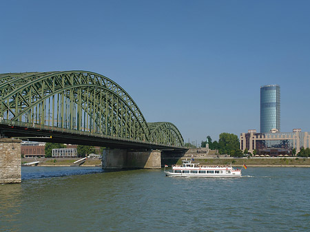 Foto Hohenzollernbrücke reicht ans Kennedyufer