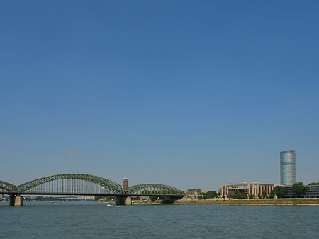 Foto Hohenzollernbrücke reicht ans Kennedyufer - Köln