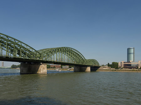 Fotos Hohenzollernbrücke reicht ans Kennedyufer