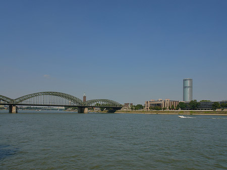 Foto Hohenzollernbrücke reicht ans Kennedyufer - Köln