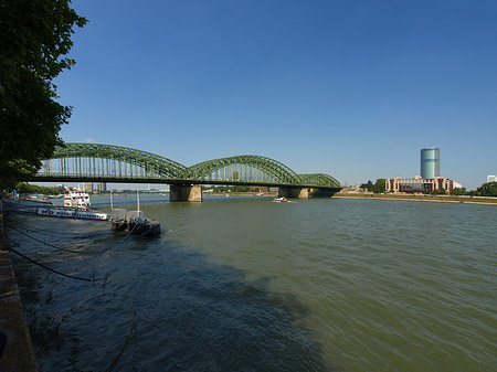 Foto Hohenzollernbrücke reicht ans Kennedyufer - Köln