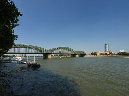 Foto Hohenzollernbrücke reicht ans Kennedyufer