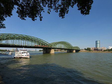 Hohenzollernbrücke reicht ans Kennedyufer Foto 