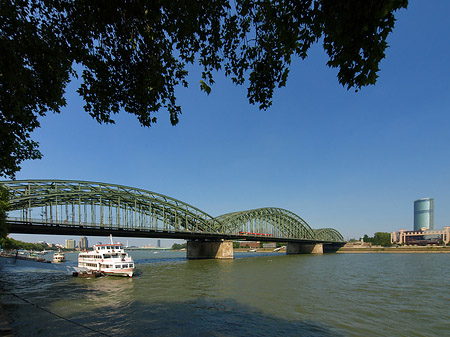 Fotos Hohenzollernbrücke reicht ans Kennedyufer | Köln