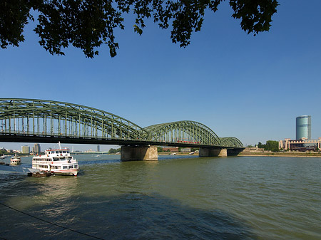 Fotos Hohenzollernbrücke reicht ans Kennedyufer | Köln