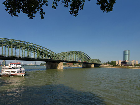 Fotos Hohenzollernbrücke reicht ans Kennedyufer | Köln