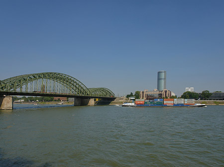 Foto Hohenzollernbrücke reicht ans Kennedyufer