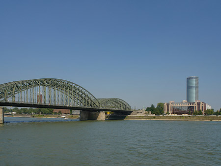 Hohenzollernbrücke reicht ans Kennedyufer