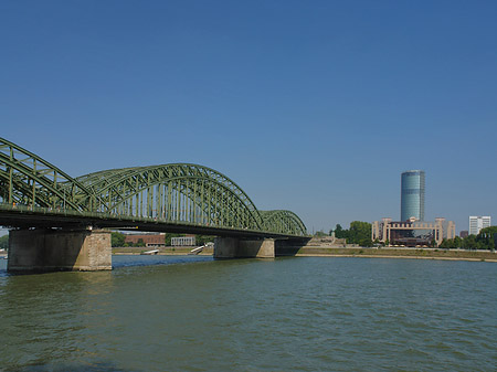 Foto Hohenzollernbrücke reicht ans Kennedyufer - Köln