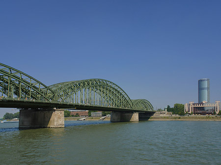 Hohenzollernbrücke reicht ans Kennedyufer Fotos