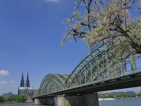 Hohenzollernbrücke am Kölner Dom Foto 