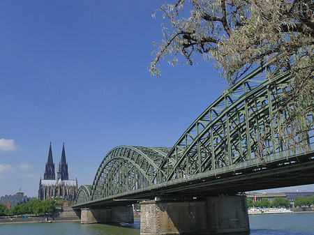 Hohenzollernbrücke am Kölner Dom Fotos