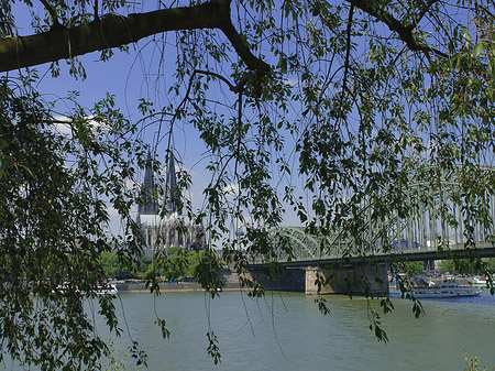 Hohenzollernbrücke am Kölner Dom Fotos