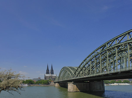 Hohenzollernbrücke am Kölner Dom Fotos