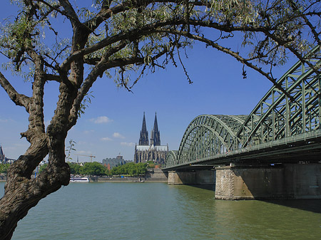 Hohenzollernbrücke am Kölner Dom Fotos