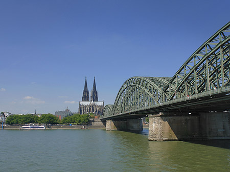 Hohenzollernbrücke am Kölner Dom Fotos