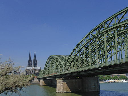 Hohenzollernbrücke am Kölner Dom Fotos