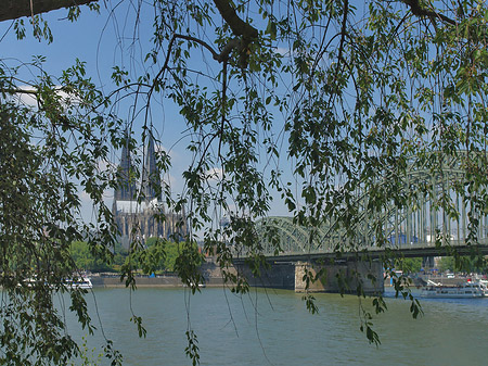 Hohenzollernbrücke am Kölner Dom Fotos