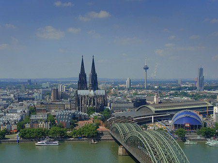 Fotos Hohenzollernbrücke und Kölner Dom aus der Ferne | Köln